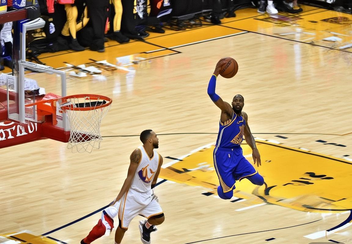 2016年NBA勇士雷霆巅峰对决：库里杜兰特经典之战回顾